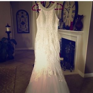 Gorgeous size 2 wedding dress NWT